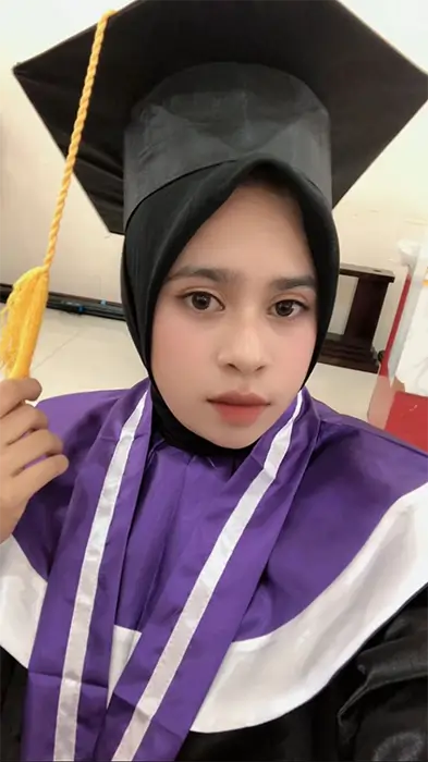 Nurlaila L. Buan  berhasil meraih IPK tinggi, 3,83 dan menjadi salah satu calon wisudati terbaik Program Studi Pendidikan Jasmani, Kesehatan, dan Rekreasi (PJKR) STKIP Taman Siswa Bima.