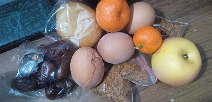 Paket kering MBG untuk tiga hari yang dibagikan secara rapelan oleh SPPG di Kecamatan Bolo Kabupaten Bima untuk siswa pada Senin, 23 Februari 2026 lalu.