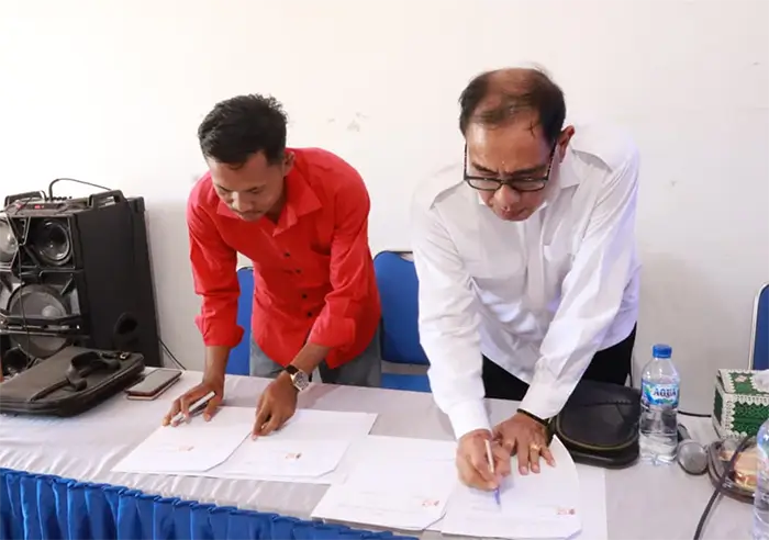 Ketua STKIP Harapan Bima, Muhammad Yamin dan Direktur Pascasarjana Universitas Pendidikan Ganesha (Undiksha) Bali menandatangani nota kesepahaman (MoU), Senin (13/4/2026).