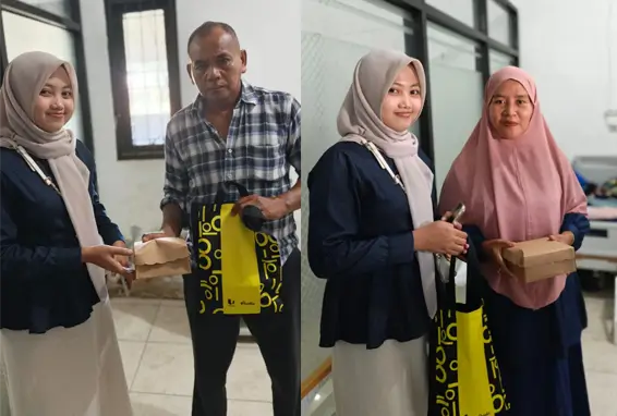 Petugas RSUD Sondosia memberikan kejutan kepada pasien dan kerabat pasien dengan memberikan bingkisan.