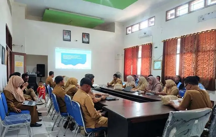 Suasana Rakor Sinkronisasi Pembinaan dan Peningkatan Kapasitas Penerima Bantuan Program Desa Berdaya Transformati di Ruang Rapat Bima Bermartabat Bappeda Kabupaten Bima, Selasa (6/10/2026).