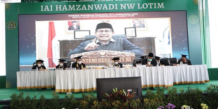 Rapat Senat Terbuka Wisuda ke-24 IAIH NW Lombok Timur di Aula Majlis Dakwah Hamzanwadi II, Kamis (16/12/2021).