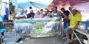 Korban Gempa Cianjur Menerima Bantuan dari Paguyuban Pasundan Bima.