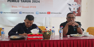 Anggota Bawaslu Kabupaten Bima, Junaidin (Kanan)/ Foto Ist.