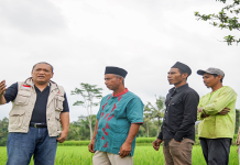 HBK Bersama Sejumlah Petani di Lombok. Foto Ist.