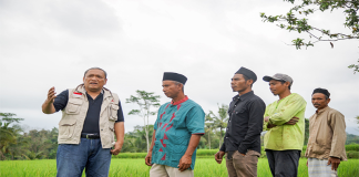 HBK Bersama Sejumlah Petani di Lombok. Foto Ist.