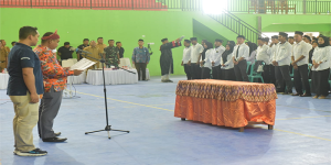 Suasana Pelantikan Ratusan Anggota PPS se-Kabupaten Bima oleh Ketua KPU Kabupaten Bima di GOR Mini Panda Kabupaten Bima, Selasa (24/1/2023).
