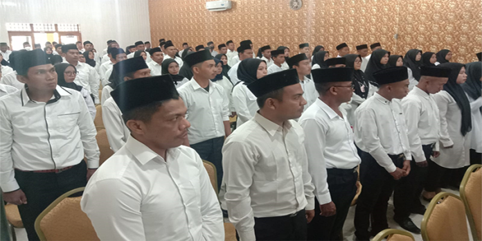 Ratusan Anggota PPS untuk Pemilu 2024 yang dilantik oleh KPU Kota Bima di Hotel Mutmainnah Kota Bima, Selasa (24/1/2023). Foto MR/ Berita11.com.