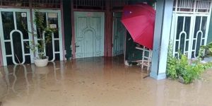 Kondisi Pemukiman Warga di Kecamatan Dompu Kabupaten Dompu yang Digenangi Banjir Setelah Hujan Lebat Mengguyur, Kamis (2/2/2023) sore.