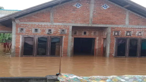 Kondisi rumah warga Desa Labuan Kananga, Kecamatan Tambora, Kabupaten Bima yang terdampak luapan banjir bandang, Sabtu (18/2/2023) pagi.