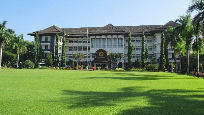 Halaman Depan Rektorat Universitas Mataram. Foto Ist.