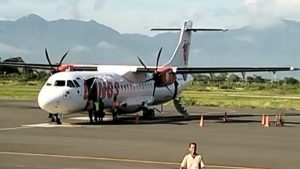 Pesawat Wings Abadi Airlines saat parkir di Bandara Sultan Muhammad Salahuddin Bima.