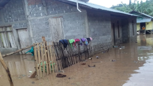 Kondisi rumah warga Kabupaten Bima, Nusa Tenggara Barat yang tergenang luapan banjir, Minggu (5/3/2023) sore.