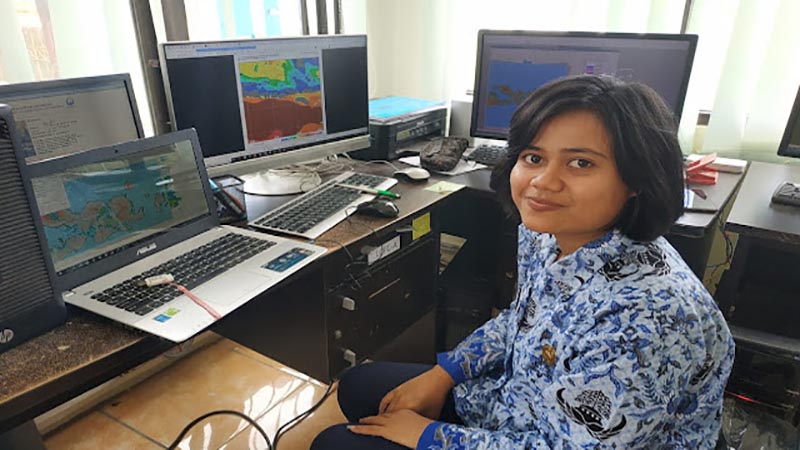 Forecaster Stamet Sultan Muhammad Salahuddin/ BMKG Bima, Laksita Widomurti. Foto US/ Berita11.com.