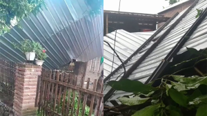 Kondisi atap rumah warga Desa Rada Kecamatan Bolo Kabupaten Bima terhempas setelah diterjang puting beliung, Rabu (1/3/2023) sore. Kolase Berita11.com.