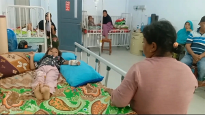 Kondisi pasien DBD saat dirawat di RSUD Bima Februari 2023 lalu. Foto MR/ Berita11.com.