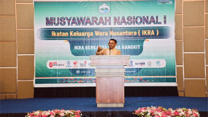 Wali Kota Bima, H Muhammad Lutfi menyampaikan sambutan saat menghadiri Munas I Ikatan Wera Nusantara (IKRA) di Ballroom Hotel Marina Inn Kota Bima, Selasa (25/4/2023).