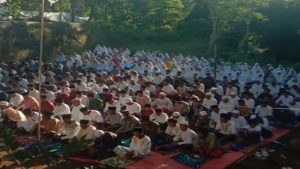 Tangkapan layar video suasana salat Idul Fitri 1444 Hijriah yang digelar di halaman SMP Nurul Ihsan Ponpes Darul Ulumi Wal Amal Kelurahan Ntobo Kota Bima, Kamis (20/4/2023). Ist.