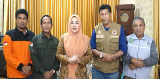 Foto bersama Bupati Bima, Hj Indah Dhamanyanti Putri dengan panitia halal bihalal dan Munas I IKRA Nusantara.