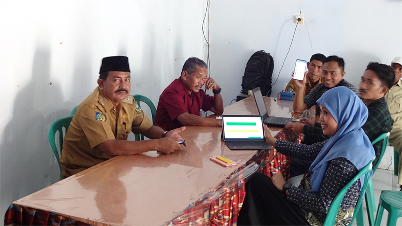 Suasana sosialisasi BPJS Kesehatan Cabang Bima di Kantor Desa Dena Kecamatan Madapangga Kabupaten Bima, Selasa (4/4/2023).