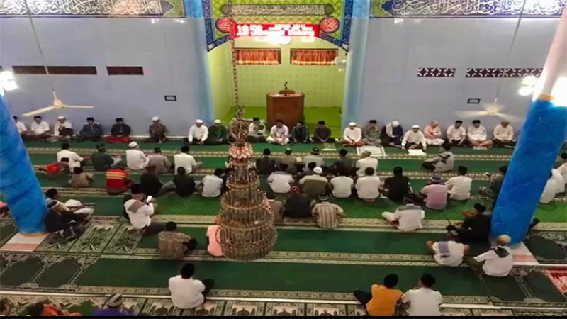 Suasana saat safari Ramada hari ke-15 yang dilaksanakan oleh Wali Kota Bima, H Muhammad Lutfi dan pejabat Pemkot Bima di Kelurahan Rontu Kecamatan Raba Kota Bima, Kamis (6/4/2023) lalu.