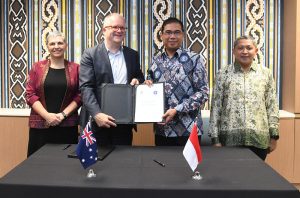 Foto Bersama Usai Penandatanganan MoU Universitas Deakin dengan Universitas IPB, UIII dan BRIN