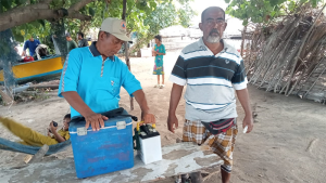 Ikhwan dan Mahmuddin, Nelayan asal Kota Bima yang Ditemukan di Pulau Sapinggang Kecamatan Liukang Tangaya, Kabupaten Pangkajene dan Kepulauan, Sulawesi Selatan, Sabtu (10/6/2023) malam.