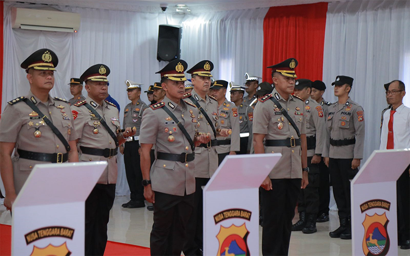 Sejumlah perwira polisi lingkup Polda NTb yang dilantik dalam jabatan baru, Kamis (20/7/2023).