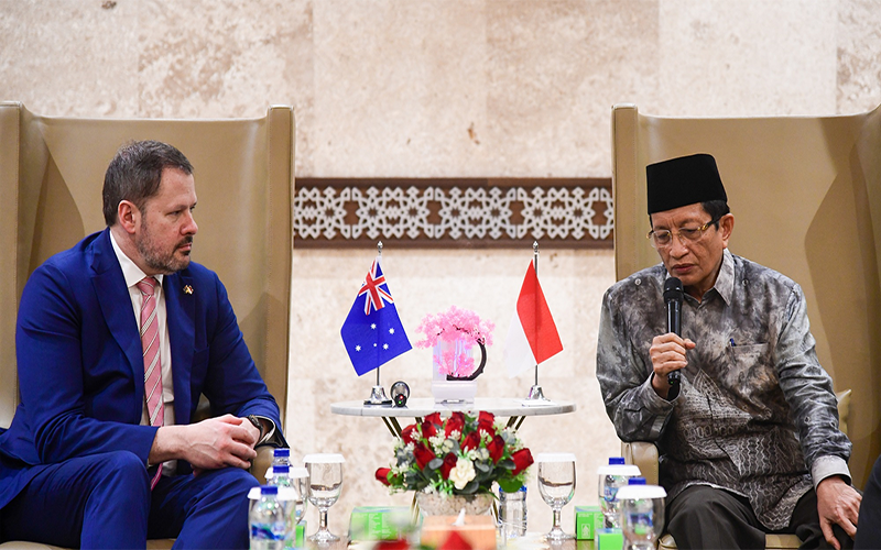 Minister Ed Husic dan Imam Besar Masjid Istiqlal, Profesor Dr KH Nasaruddin Umar. Credits Australia Embassy.