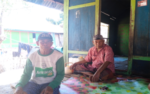 Sejumlah buruh tambak garam yang juga peserta BPJS Kesehatan di Desa Sanolo Kecamatan Bolo Kabupaten Bima berharap pemerintah daerah segera mewujudkan Cakupan Kesehatan Semesta agar pelayanan kesehatan dapat diakses secara merata.