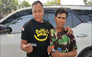 Warga Bima yang terlantar di jalan di Surabaya setelah jalan kaki dari Bogor hingga Surabaya karena tak memiliki ongkos pulang ditemukan dan ditolong Ipda Purnomo, Polisi Baik di Jawa Timur.