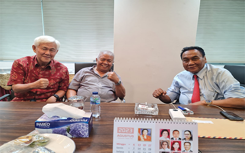 Rahmat Hidayat (tengah) bersama Bambang Pacul (kanan).