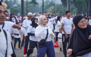 Rannya Agustyra Kristiono saat olahraga bersama sejumlah warga.
