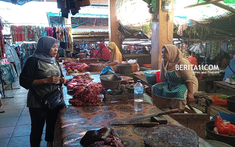 Aktivitas pedagang di pasar tradisional Sila Kecamatan Bolo Kabupaten Bima. Foto US/ Berita11.com.