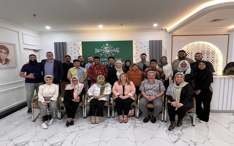 Foto bersama delegasi pemimpin muda komunitas Muslim Australia saat mengunjungi ormas Islam di Indonesia. Credits Australian Embassy.