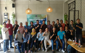 Foto bersama peserta Deklarasi Komite Keselamatan Jurnalis Nusa Tenggara Barat (KKJ NTB) di Bonum Kafe kawasan Rembiga Mataram (30/9/2023). Foto bersama peserta Deklarasi Komite Keselamatan Jurnalis Nusa Tenggara Barat (KKJ NTB) di di Bonum Kafe kawasan Rembiga Mataram (30/9/2023).