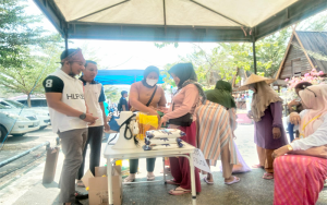 Operasi pasar murah di Taman Panda Kecamatan Palibelo Kabupaten Bima yang digelar Bulog Sub Divre Bima dan Disperindag Kabupaten Bima, Sabtu (16/9/2023) siang.