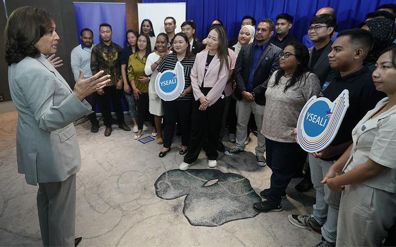 Wakil Presiden Kamala Harris bertemu dengan para pemimpin muda dari negara-negara anggota ASEAN dan Timor-Leste dalam forum Young Southeast Asian Leaders (YSEALI) Matters di Jakarta, 6 September 2023 lalu. Credits: Usembassy.