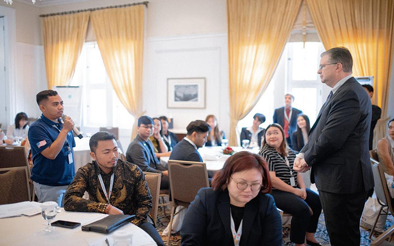 Wakil Presiden AS Kamala Harris Bertemu Dengan Pemimpin Muda Asia Tenggara Di Jakarta 4
