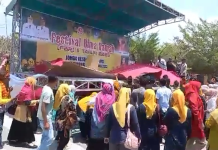 Tangkapan layar rekaman video kepanikan pegawai dan warga saat panggung Festival Bima Ramah di Taman Panda Kecamatan Palibelo Kabupaten Bima, Nusa Tenggara Barat, ambruk dan menyebabkan sejumlah pejabat mengalami luka serius, Sabtu (16/9/2023) siang.