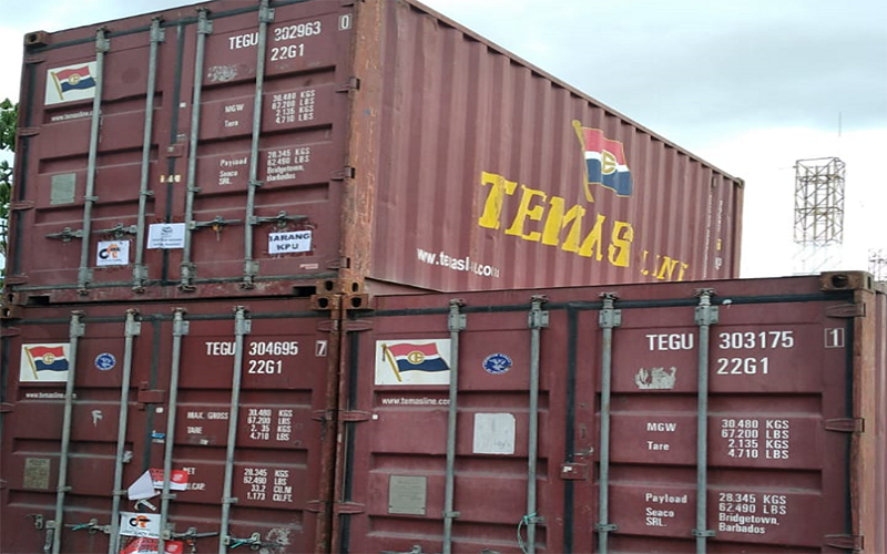 Kontainer yang memuat logistic Pemilu 2024 di Pelabuhan Bima. Foto Berita11.com.