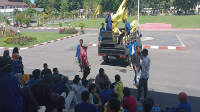 Massa PMII saat menggelar unjuk rasa di halaman kantor Pemerintah Kabupaten (Pemkab) Dompu, Nusa Tenggara Barat, Rabu (20/12/2023) siang. Foto RUL.