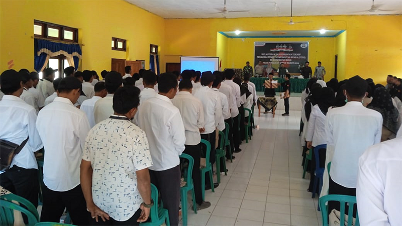 Suasana pelantikan Pengawas TPS se-Kecamatan Bolo Kabupaten Bima di Aula Sanggar Kegiatan Masyarakat Kabupaten Bima di Jalan Pendidikan Desa Kananga Kecamatan Bolo Kabupaten Bima, Minggu (21/1/2024).