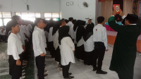 Suasana pelantikan 404 Pengawas TPS dari lima kecamatan di Kota Bima yang dilaksanakan terpusat di aula SMKN 2 Kota Bima di Jl Gatot Soebroto Kecamatan Mpunda Kota Bima, Senin (22/1/2024).