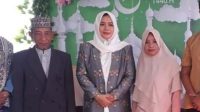 Ketua FKUB Kabupaten Bima, Ustadz Suaidin Abdullah (di samping kiri Bupati Bima, Hj Indah Dhamayanti Putri).