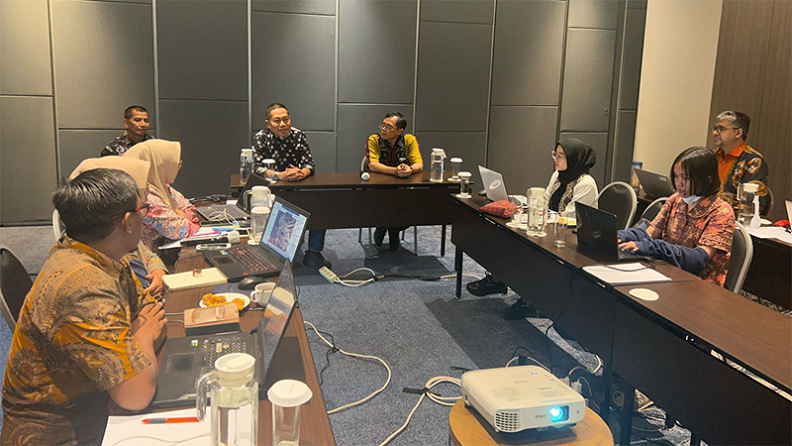 Pj Wali Kota Bima, H Mohammad Rum saat membahas percepatan lintas sektor revisi rencana tata ruang, rencana wilayah (RTRW) Kota Bima tahun 2023-2024 bersama Kementerian ATR/BPN Republik Indonesia di Hotel Mercure, Jakarta, Selasa (6/2/2024).