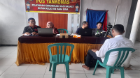 Petugas Dinas Kependudukan dan Pencatatan Sipil Kabupaten Bima melayani perekaman E-KTP kelompok pemilih khusus asal Kabupaten Bima di Rumah Tahanan Raba Bima, Kamis (7/2/2024) lalu.