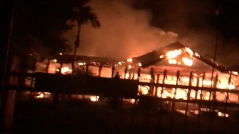 Kondisi Kantor Camat Manggelwa yang terbakar, Kamis (29/2/2024) dini hari.