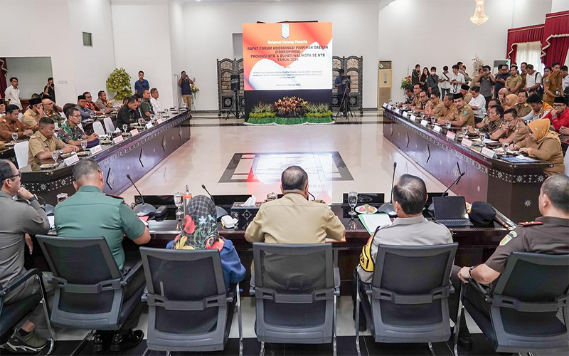 Suasana rapat koordinasi Forum Komunikasi Pimpinan Daerah Nusa Tenggara Barat membahas ATHG Pemilu 2024 di Mataram, Senin (12/2/2024).