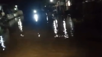 Kondisi pemukiman warga di Dusun Jala Desa Nggembe Kecamatan Bolo Kabupaten Bima saat direndam banjir laut (rob) pada Kamis (28/3/2024) malam.